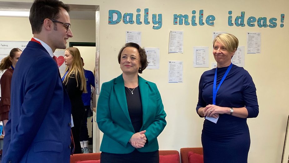 Ministerial Visit to Manor Fields Primary School Highlights Impact of Level 5 Specialist TA Apprenticeship 