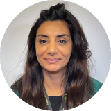 a headshot of Yasmine