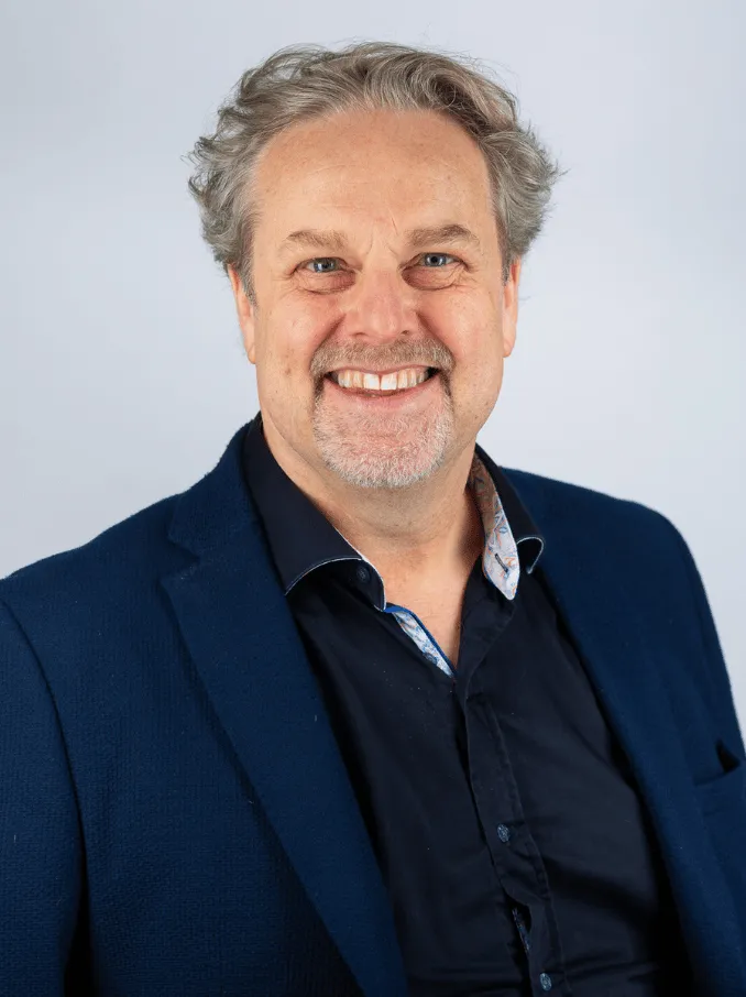 Dr-Mark-Turner headshot of Dr Mark Turner